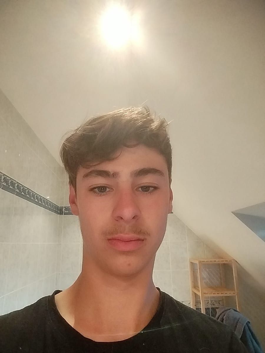 Louca - Jeune gay à Thayngen Profil de Louca, 44 ans, Jeune gay à Thayngen (Schaffhouse)