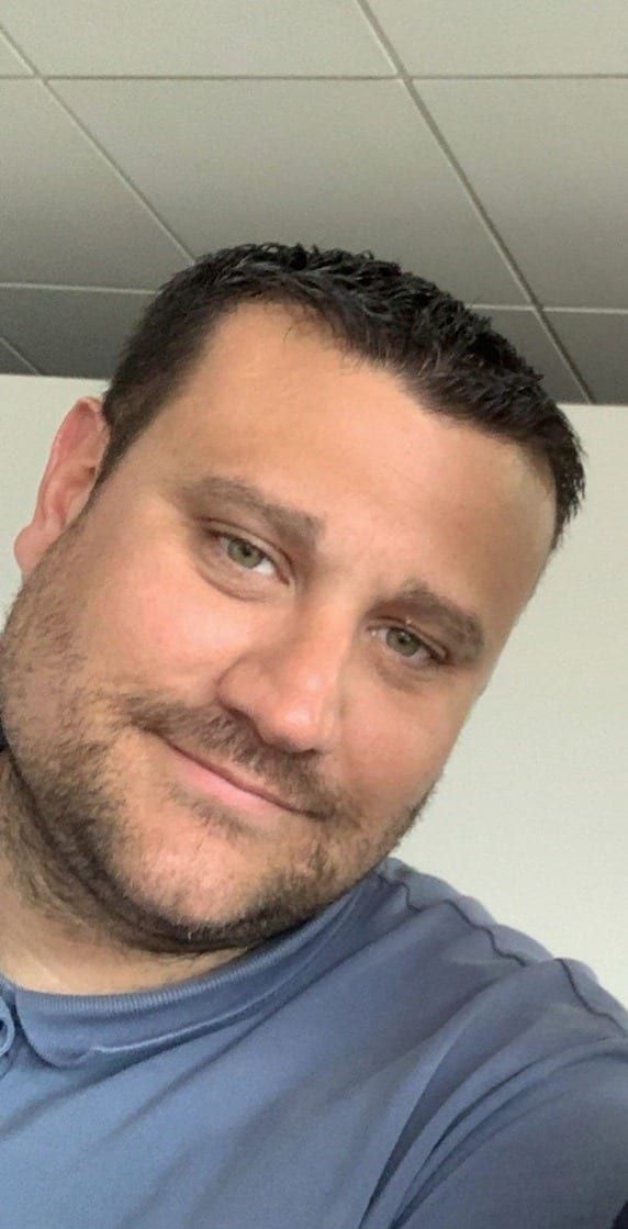 Yohann - Jeune gay à Zuchwil Profil de Yohann, 31 ans, Jeune gay à Zuchwil (Soleure)