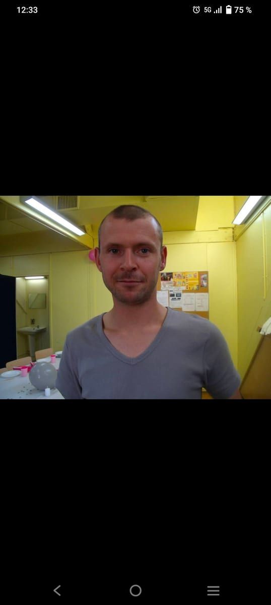 Yilmaz - Jeune gay à Vessy Profil de Yilmaz, 39 ans, Jeune gay à Vessy (Genève)