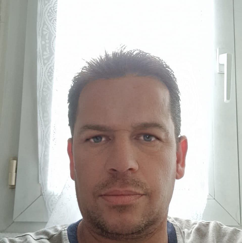 Geoffray - Jeune gay à Vessy Profil de Geoffray, 32 ans, Jeune gay à Vessy (Genève)