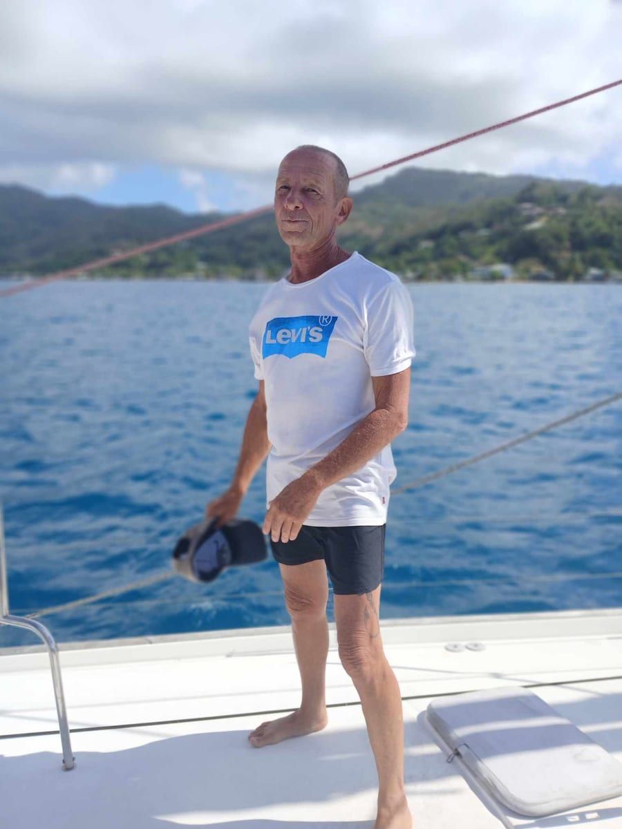 Ianis - Jeune gay à Vessy Profil de Ianis, 22 ans, Jeune gay à Vessy (Genève)