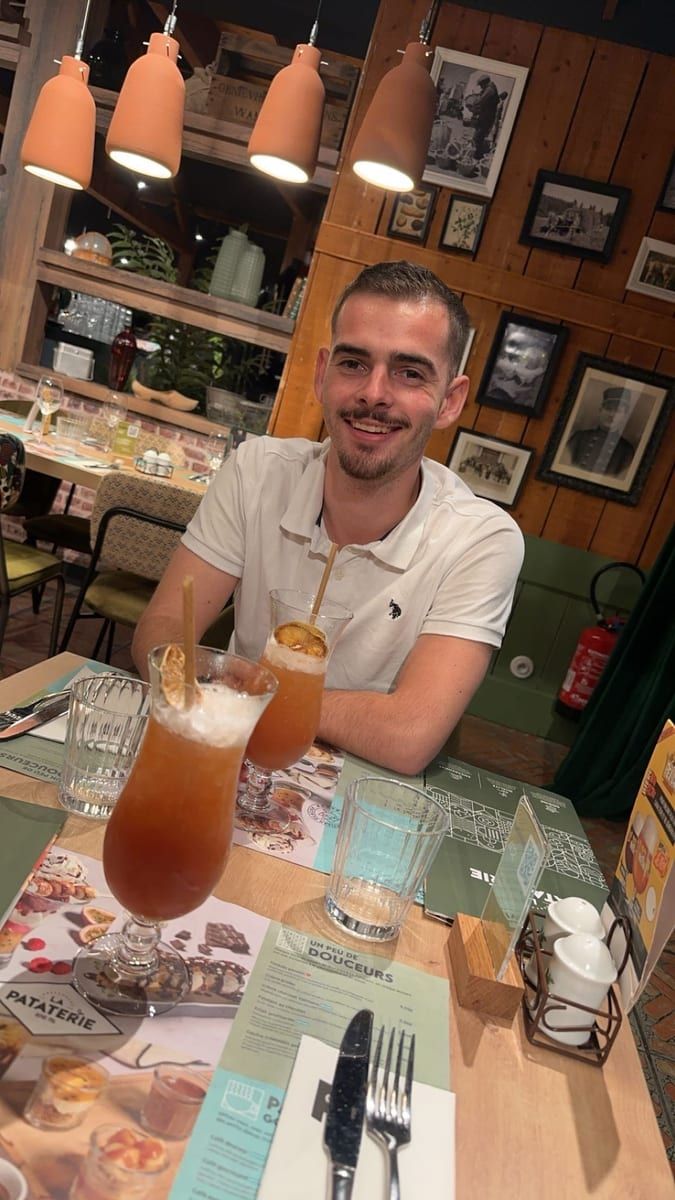 Ithier - Jeune gay à Trasadingen Profil de Ithier, 32 ans, Jeune gay à Trasadingen (Schaffhouse)