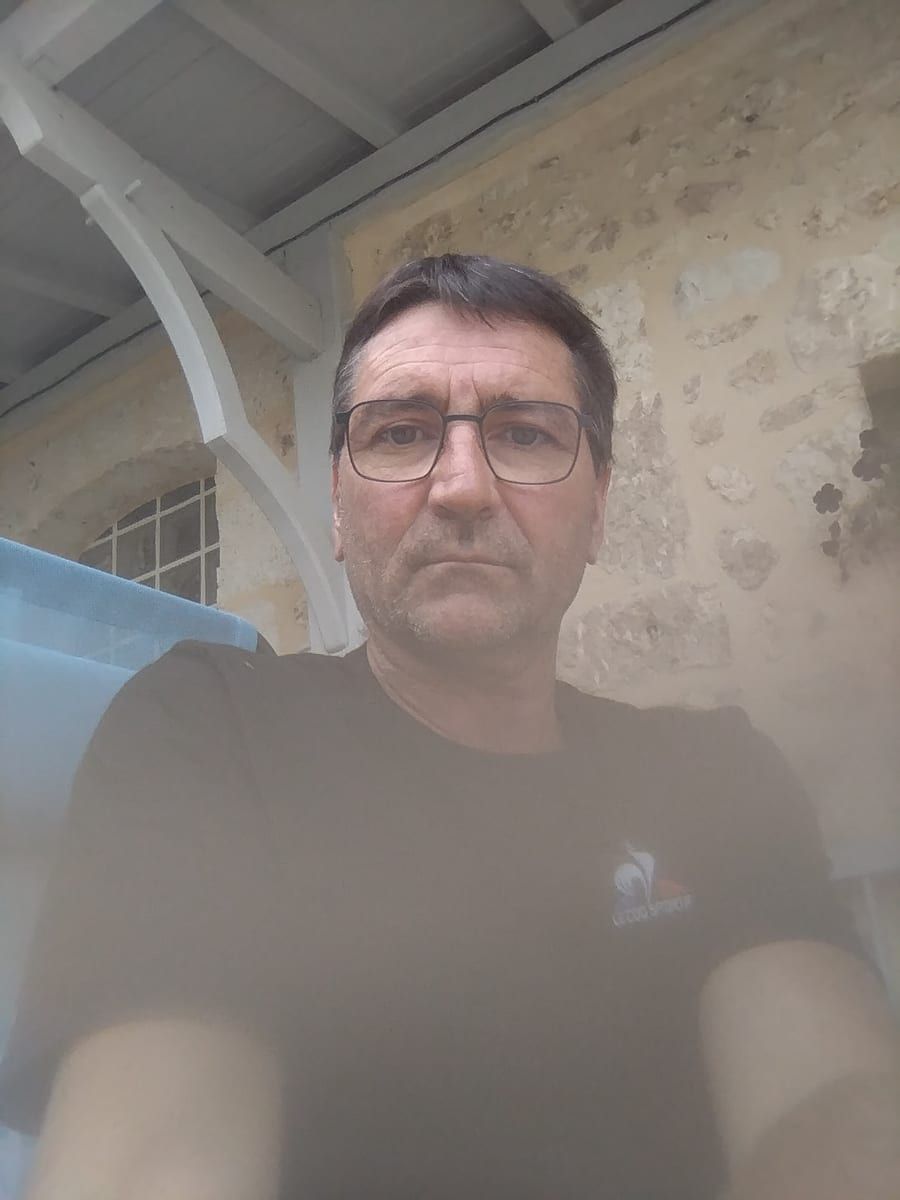 Profil de Illyes, 23 ans, Jeune gay à Urnerboden (Uri)
