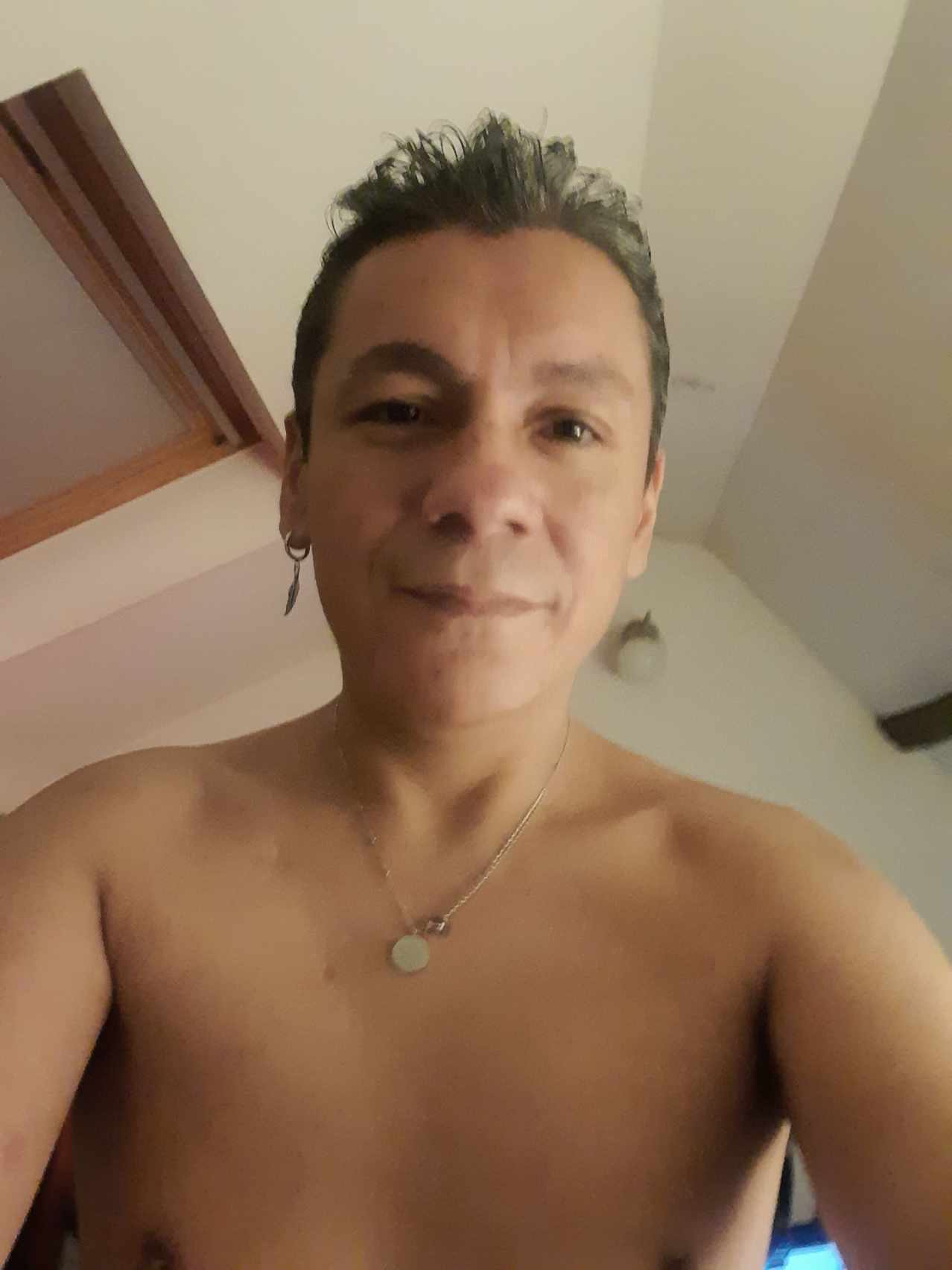 Léontin - Jeune gay à Zwingen Profil de Léontin, 42 ans, Jeune gay à Zwingen (Bâle-Campagne)