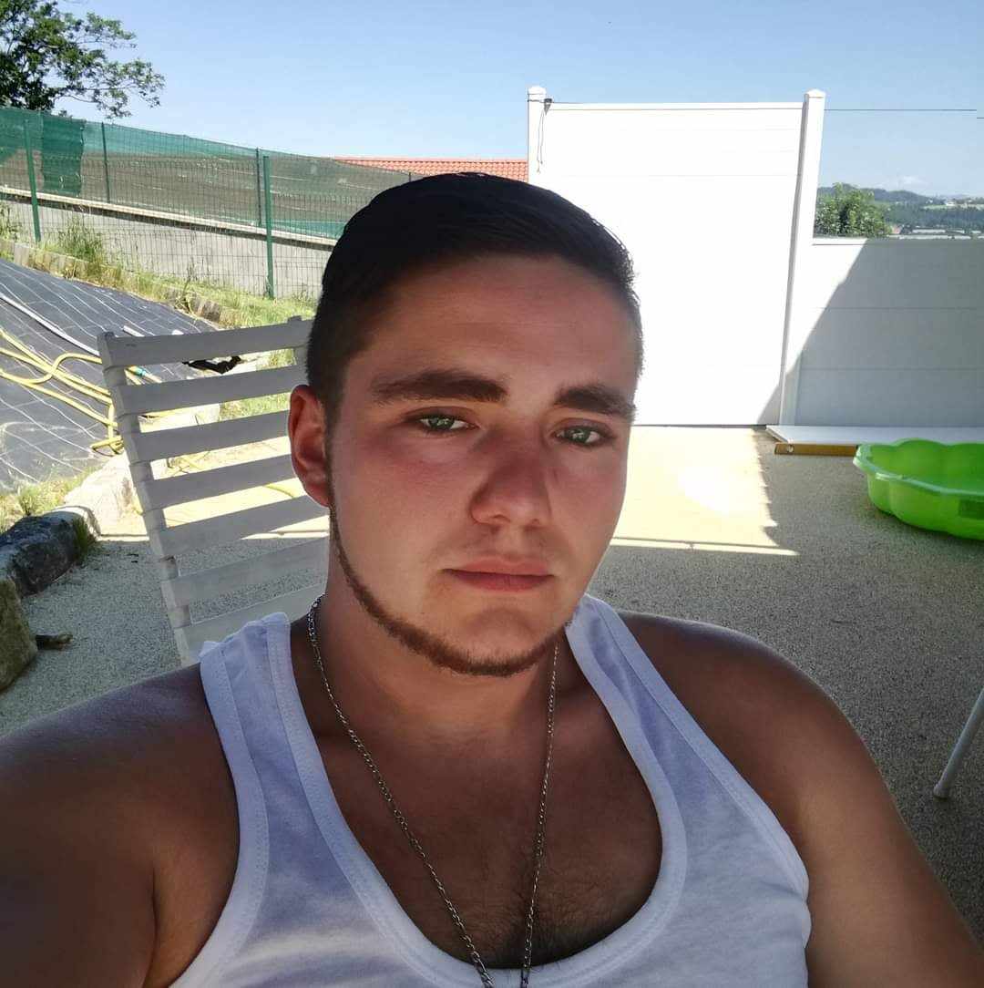 Profil de Waren, 33 ans, Jeune gay à Villiers (Neuchâtel)