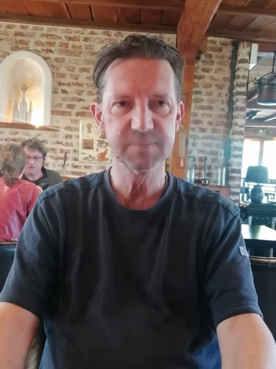 Swenn - Jeune gay à Zwillikon Profil de Swenn, 34 ans, Jeune gay à Zwillikon (Zurich)