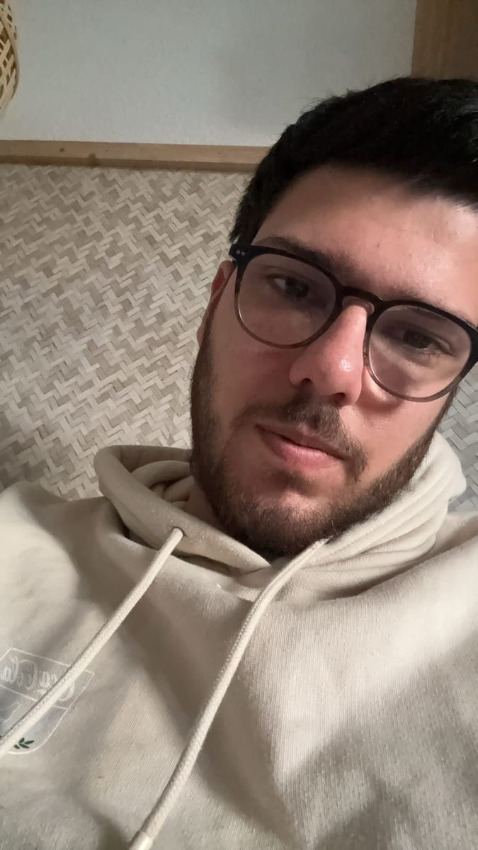 Kaiss - Jeune gay à Zwingen Profil de Kaiss, 28 ans, Jeune gay à Zwingen (Bâle-Campagne)