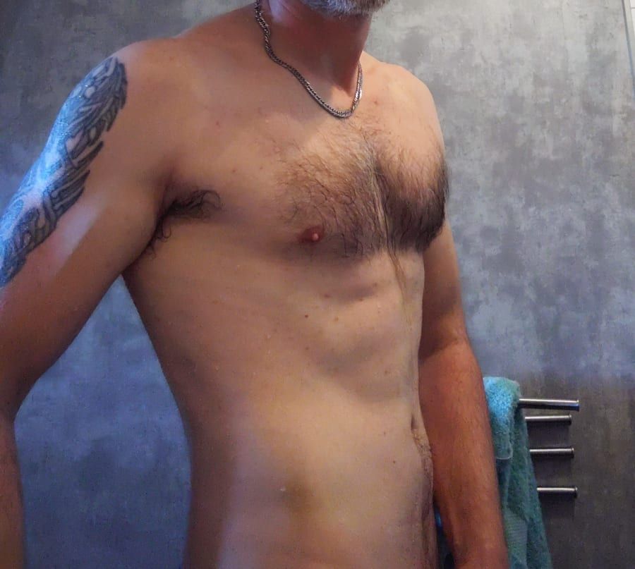 Almir - Jeune gay à Zoug Profil de Almir, 30 ans, Jeune gay à Zoug (Zoug)
