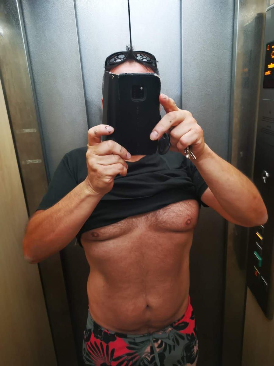 Profil de Arona, 27 ans, Jeune gay à Douanne (Berne)