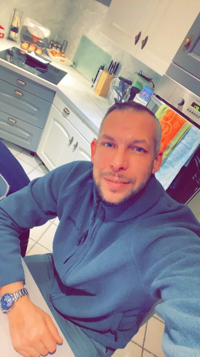 Filipe - Jeune gay à Vésenaz Profil de Filipe, 35 ans, Jeune gay à Vésenaz (Genève)
